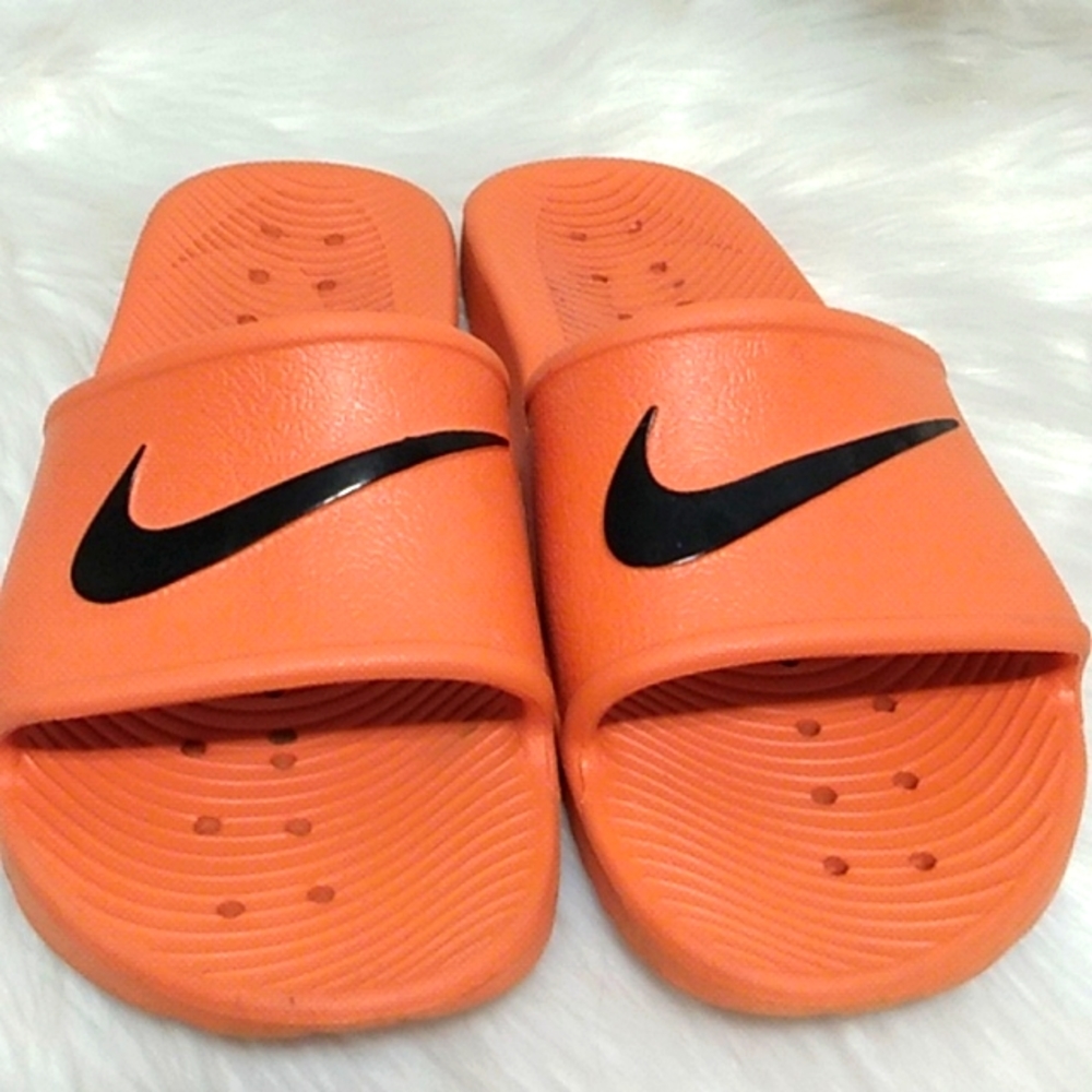 Nike Womens Slides Sz.8 Gently Worn (X-338) - Picture 2 of 8